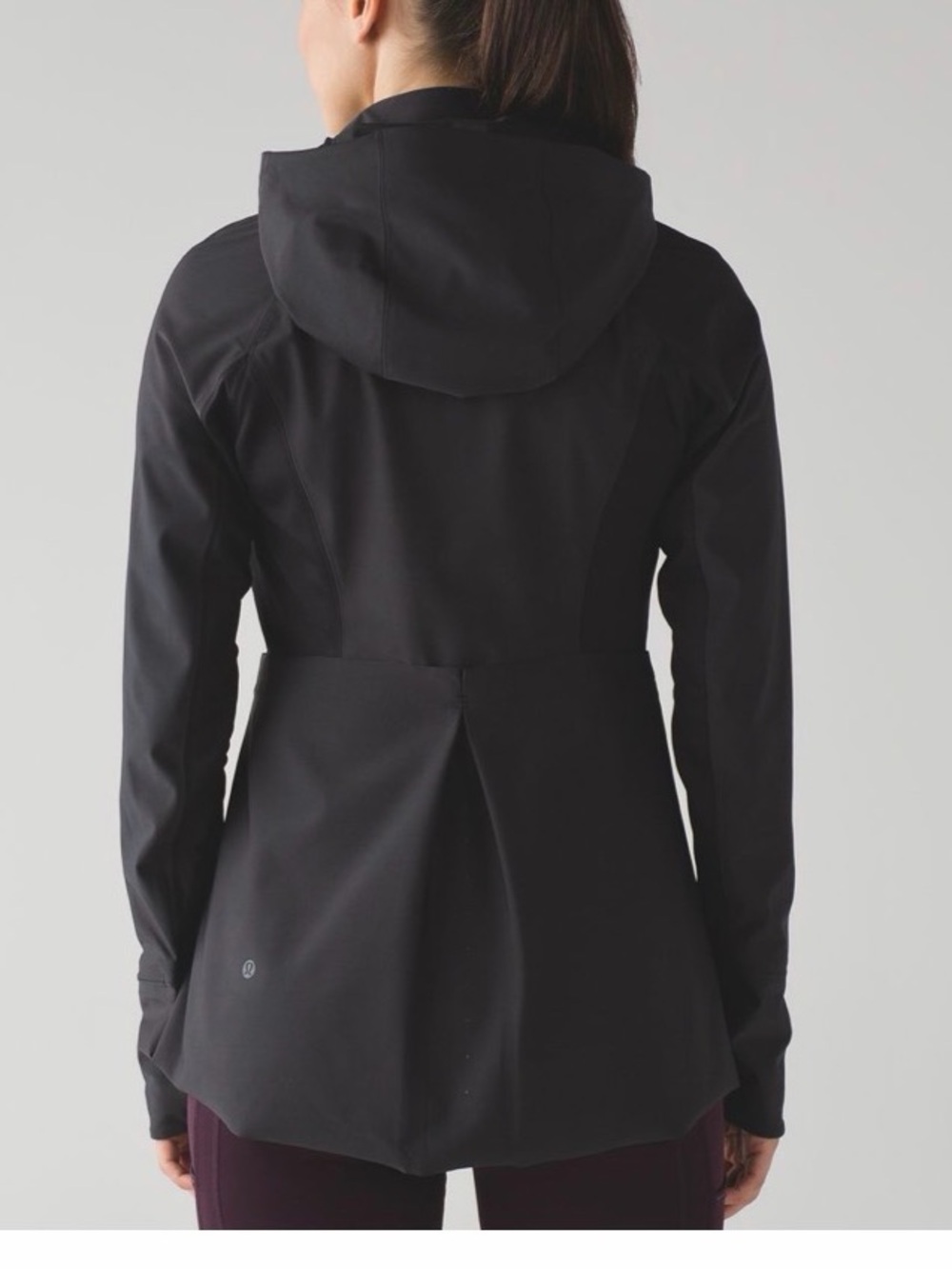 Lululemon Sleet Sprinter Jacket
Black softshell coat Size 6 detachable hood
